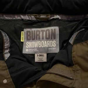 Burton Insulated Snowboard Pants in forest Green